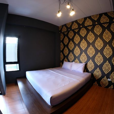 Hide Bangkok Hostel Екстер'єр фото