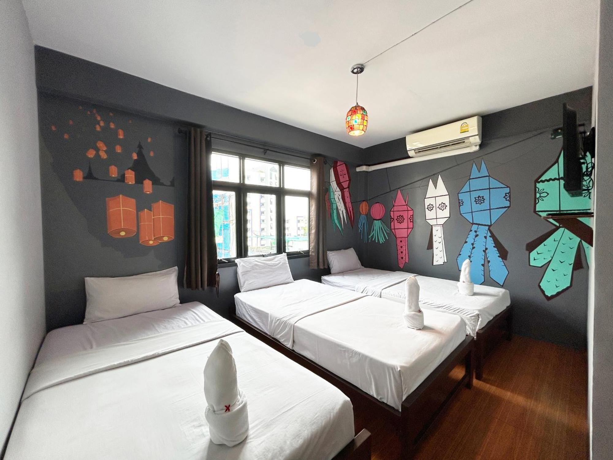 Hide Bangkok Hostel Екстер'єр фото
