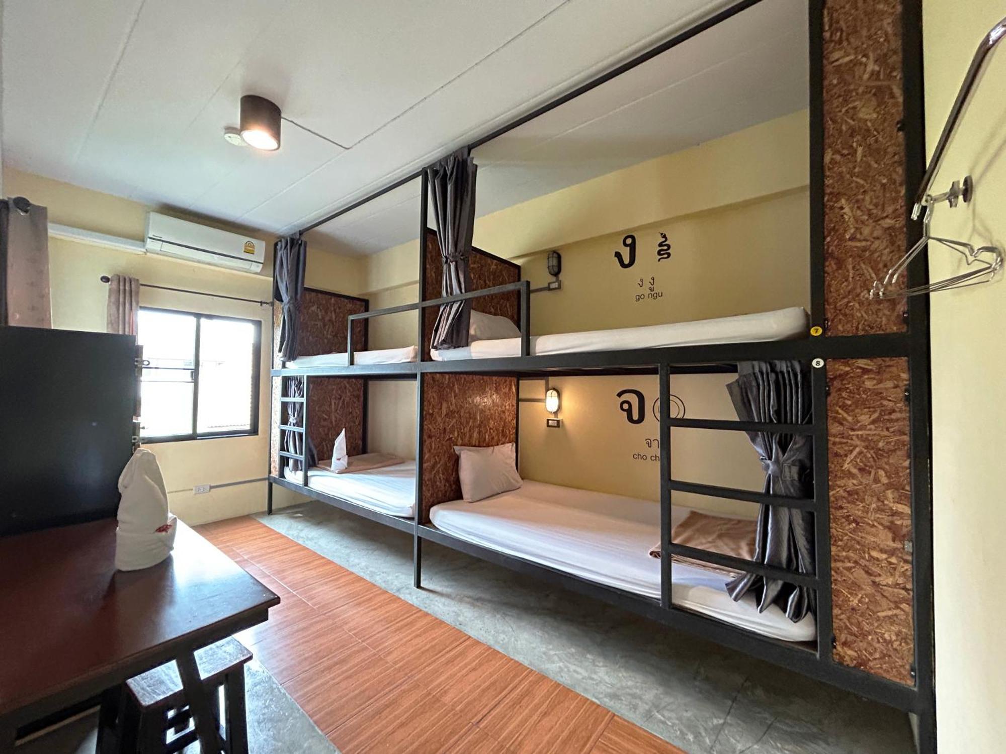 Hide Bangkok Hostel Екстер'єр фото