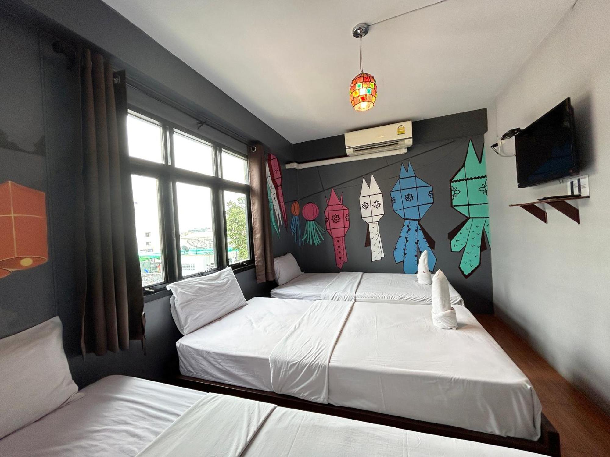 Hide Bangkok Hostel Екстер'єр фото
