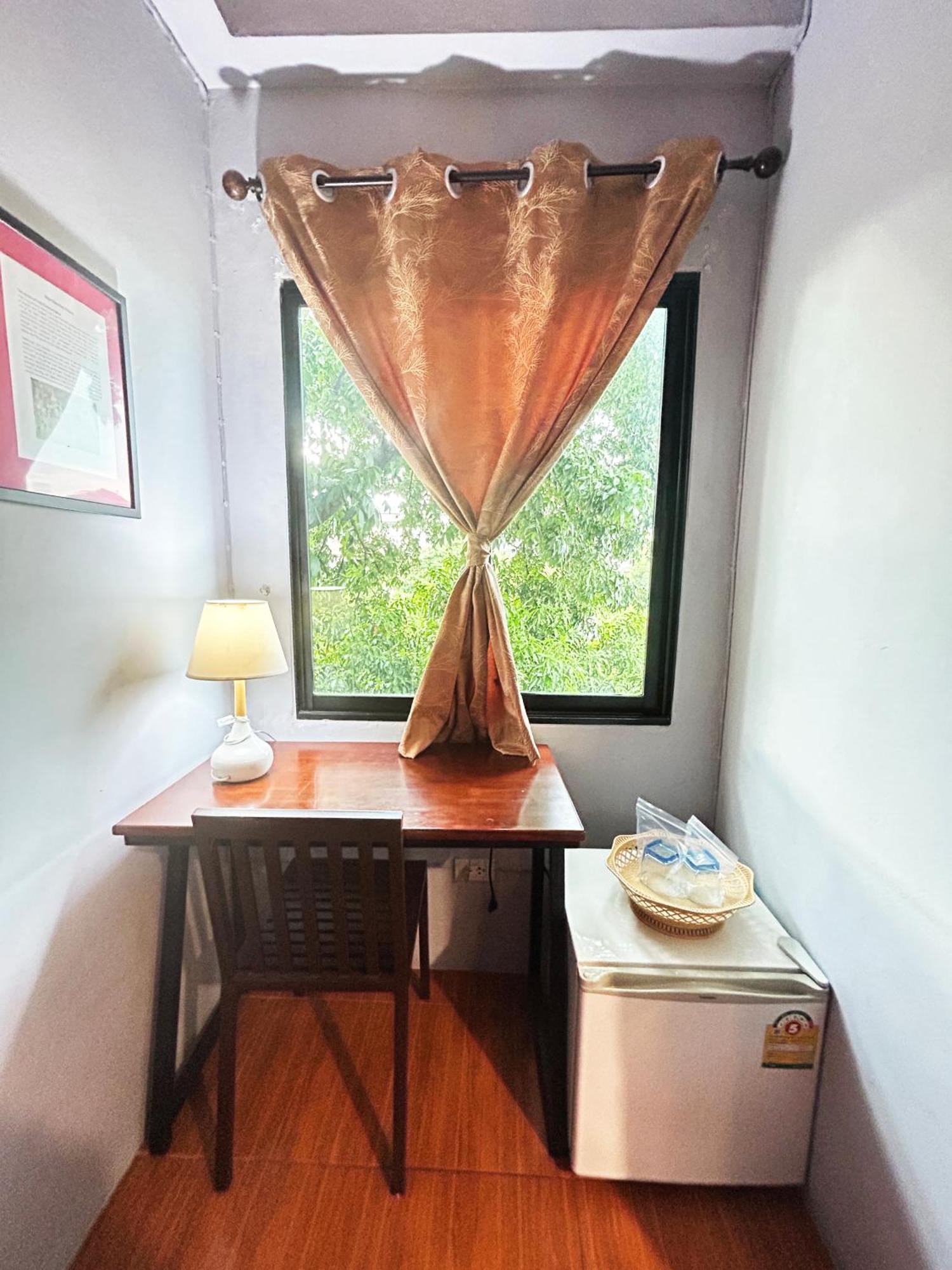 Hide Bangkok Hostel Екстер'єр фото