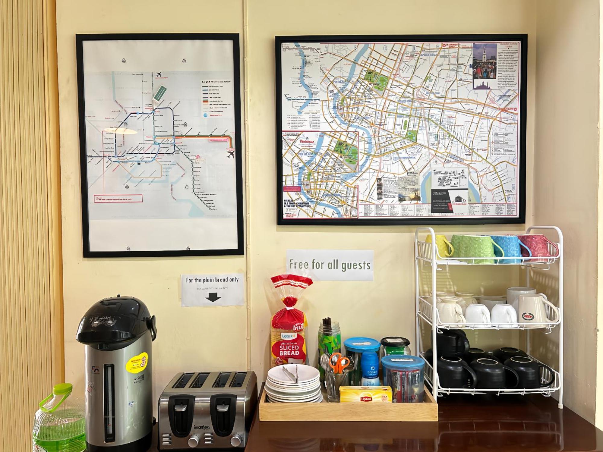 Hide Bangkok Hostel Екстер'єр фото