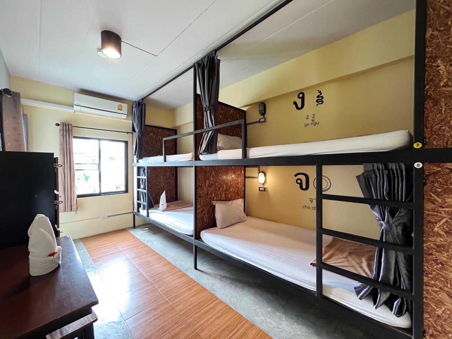 Hide Bangkok Hostel Екстер'єр фото