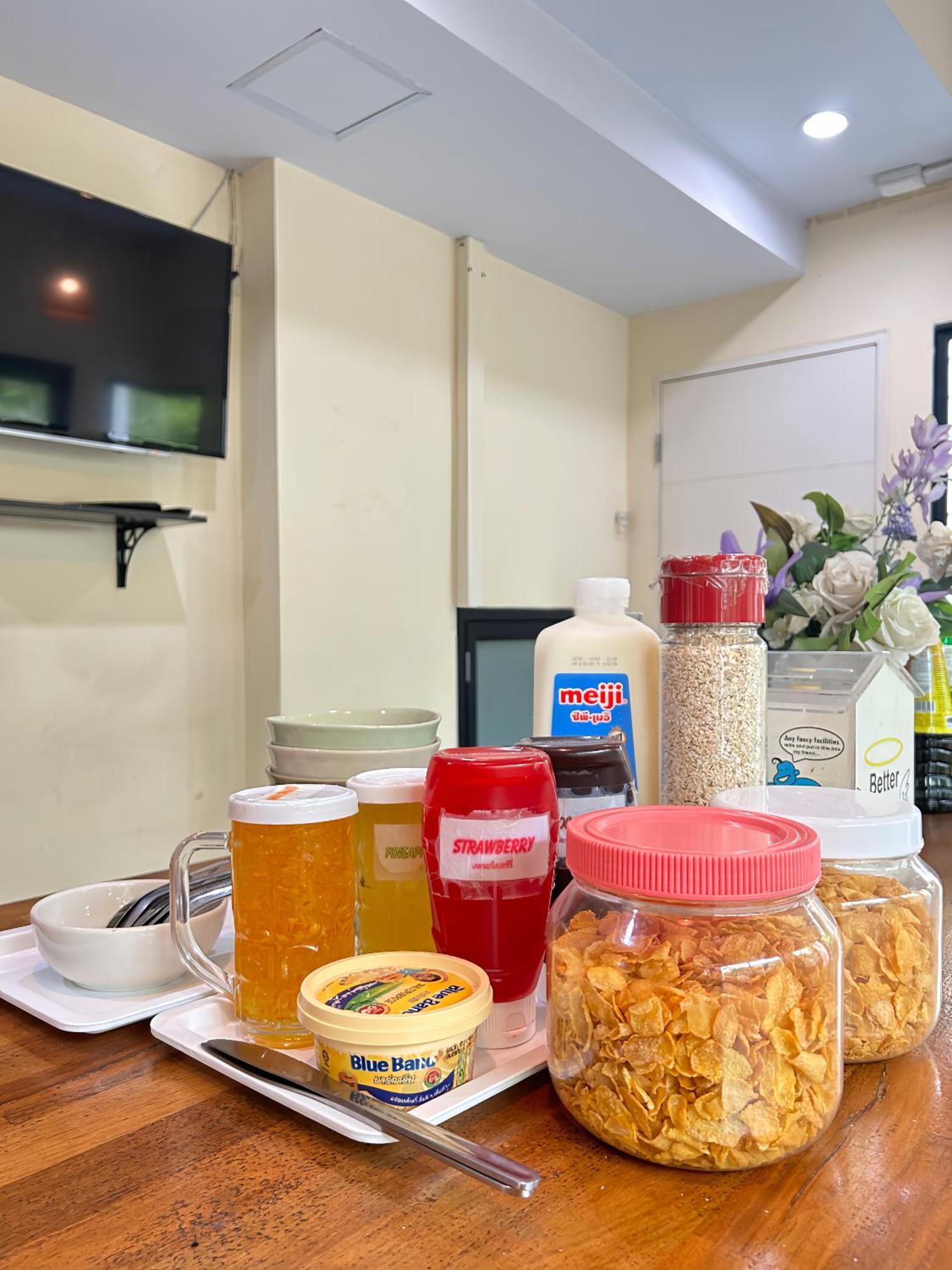 Hide Bangkok Hostel Екстер'єр фото