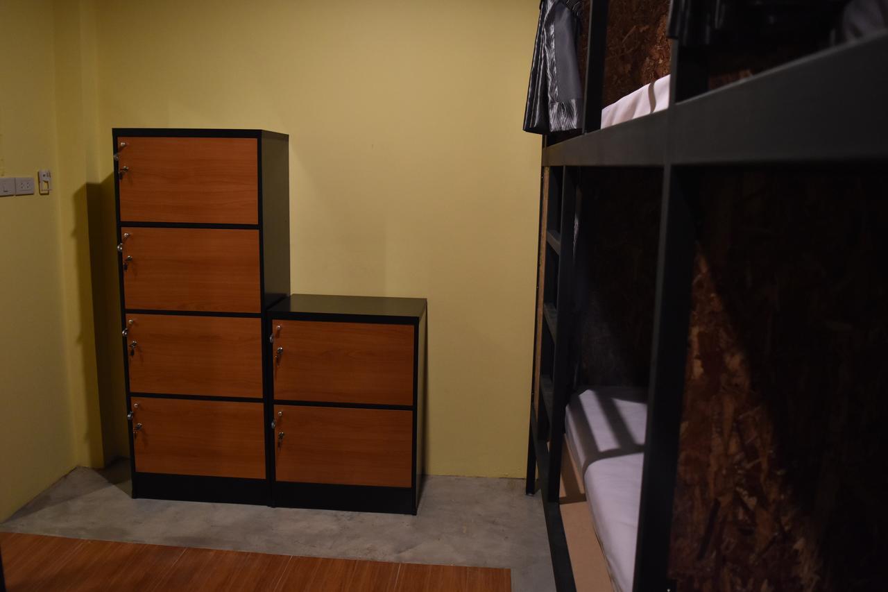 Hide Bangkok Hostel Екстер'єр фото