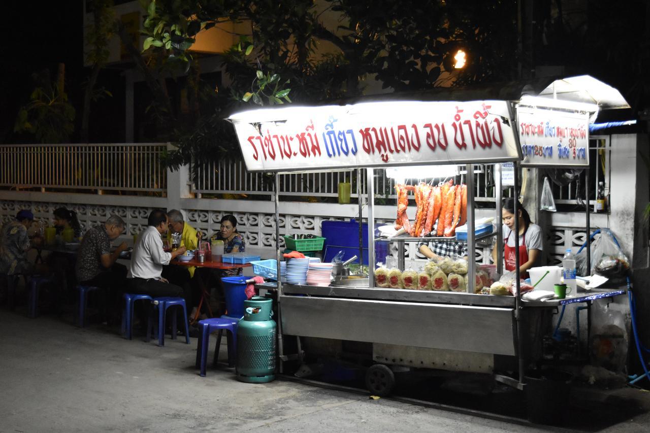 Hide Bangkok Hostel Екстер'єр фото