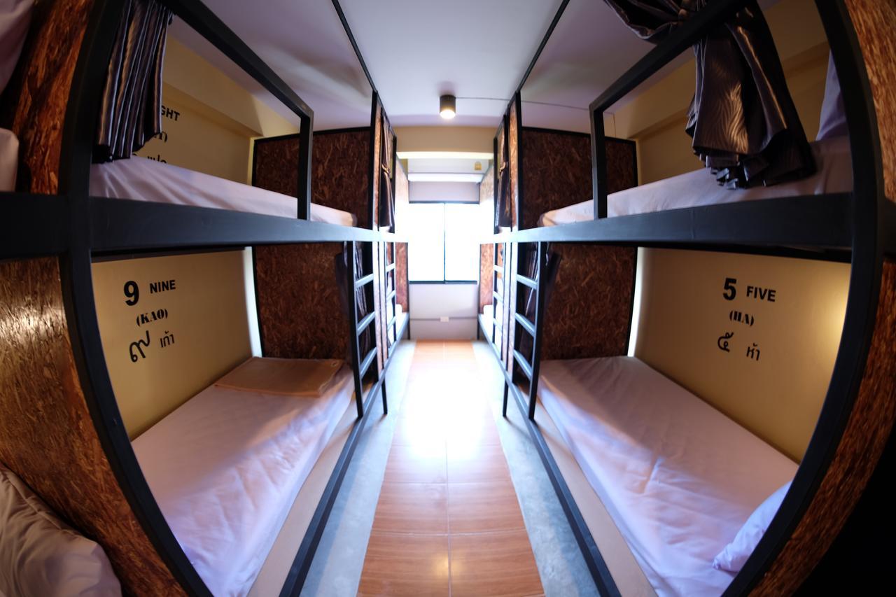 Hide Bangkok Hostel Екстер'єр фото