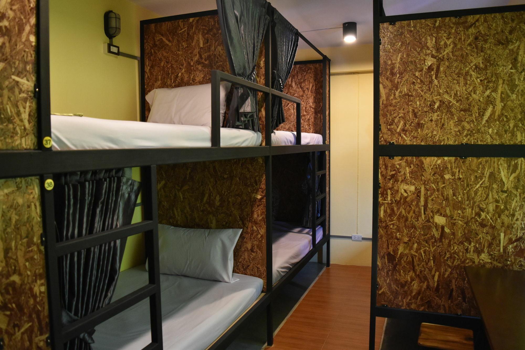 Hide Bangkok Hostel Екстер'єр фото