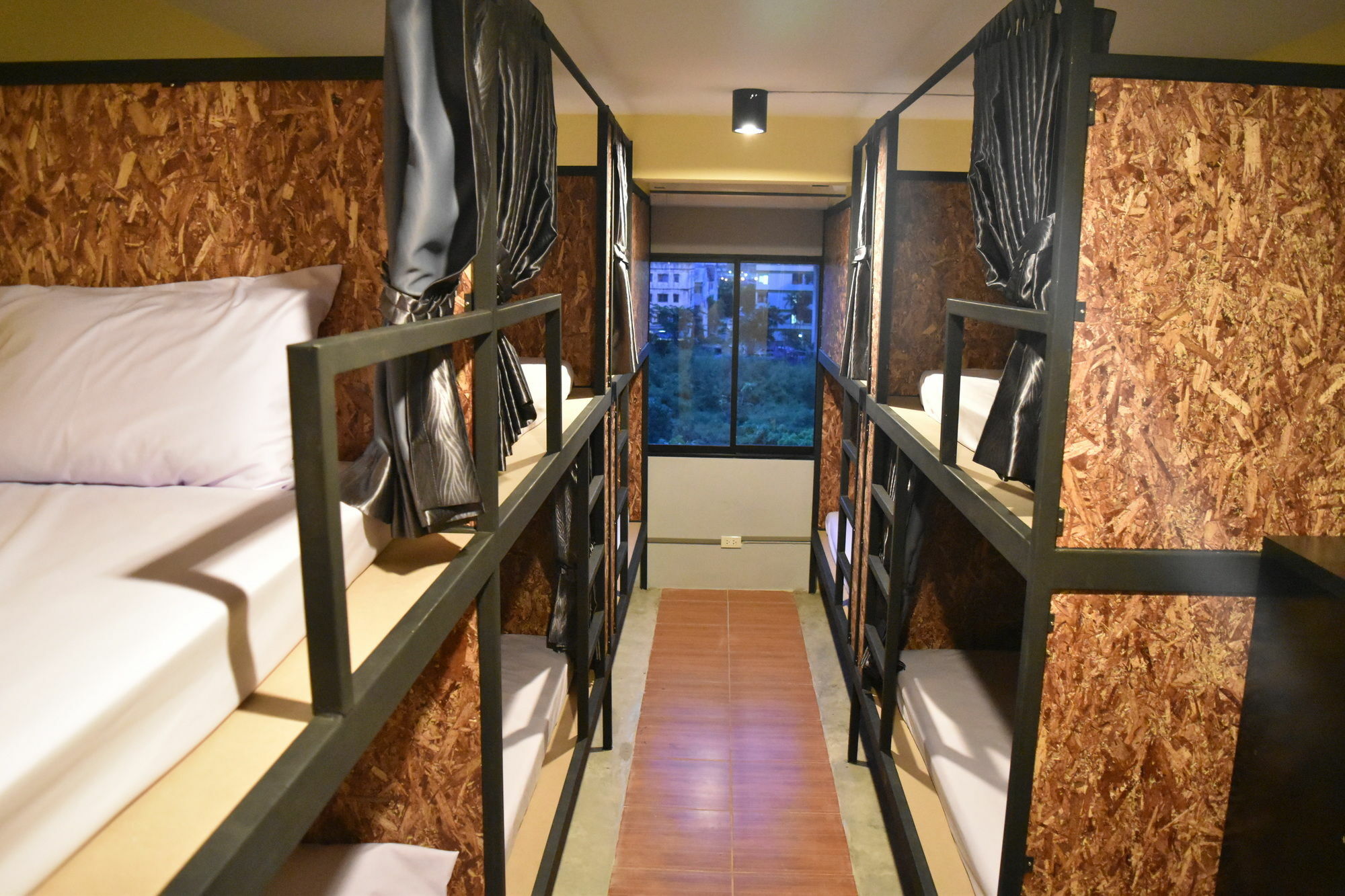 Hide Bangkok Hostel Екстер'єр фото