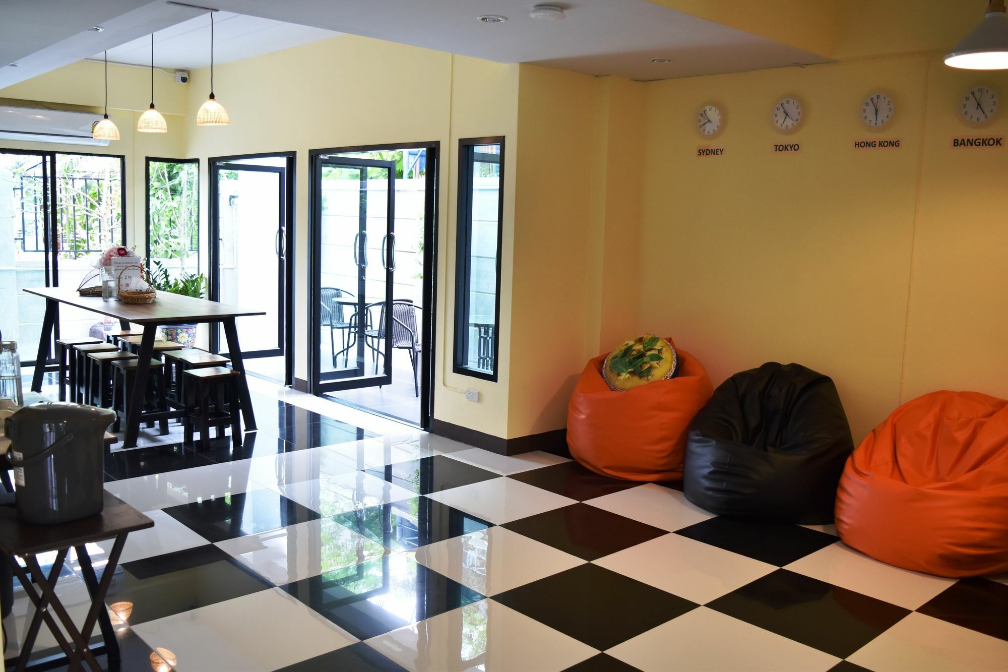 Hide Bangkok Hostel Екстер'єр фото