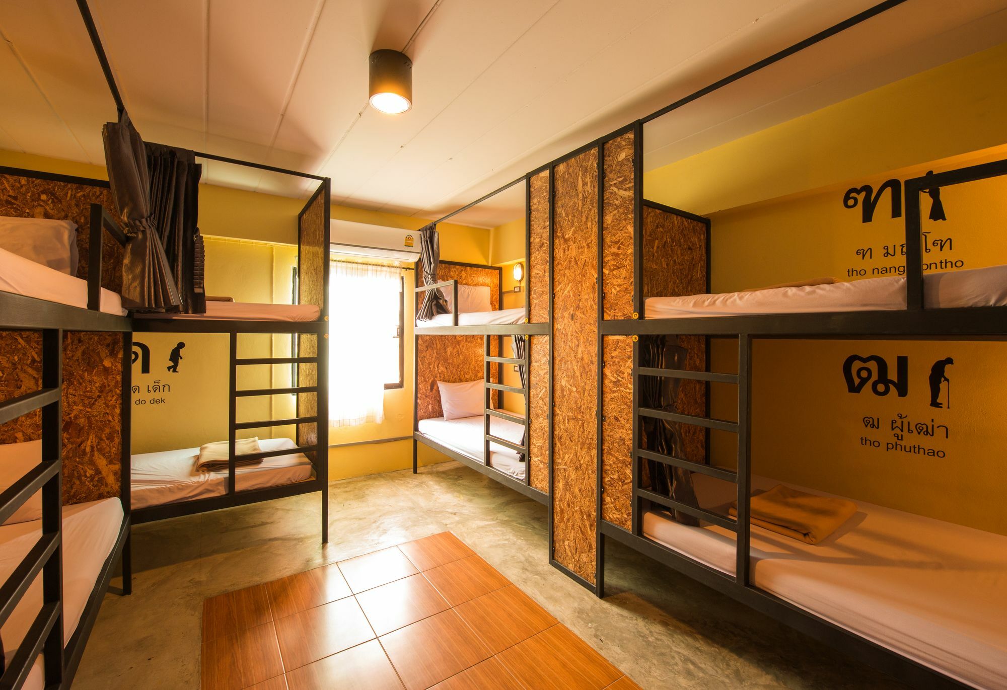 Hide Bangkok Hostel Екстер'єр фото