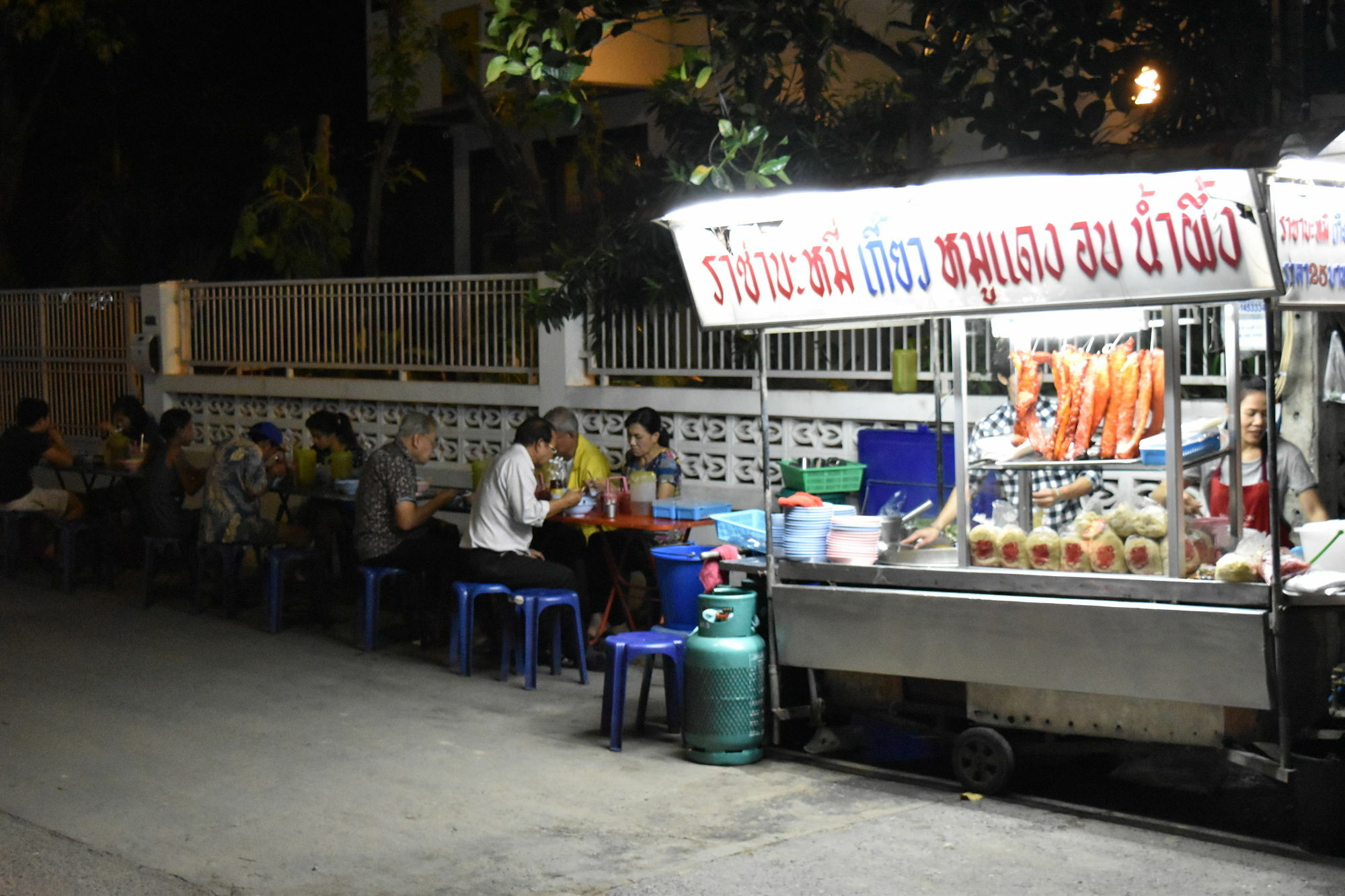 Hide Bangkok Hostel Екстер'єр фото