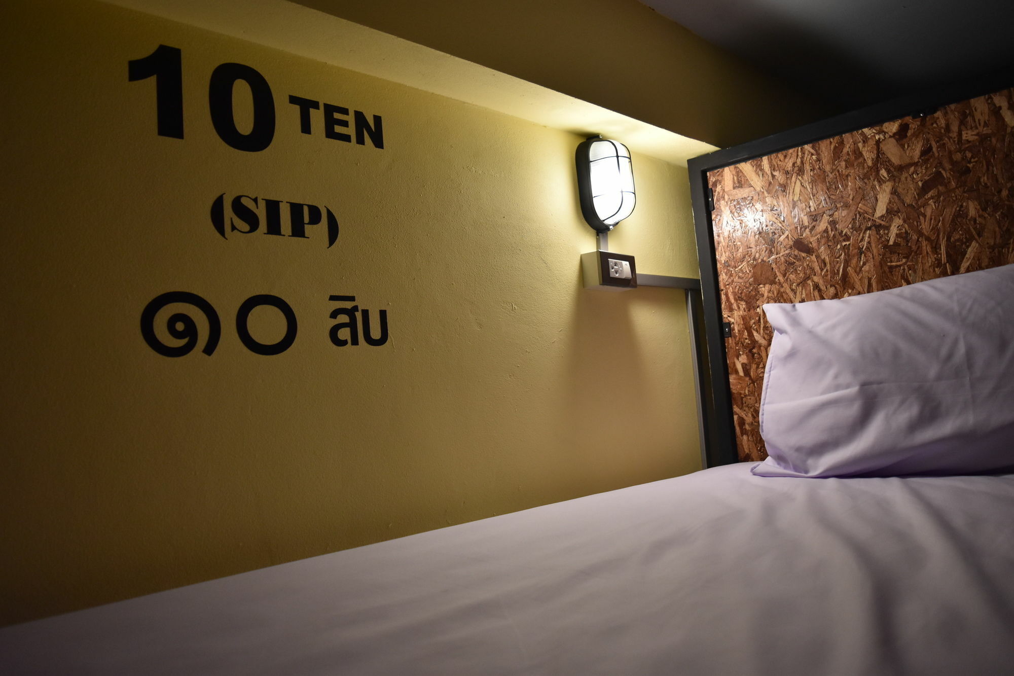 Hide Bangkok Hostel Екстер'єр фото